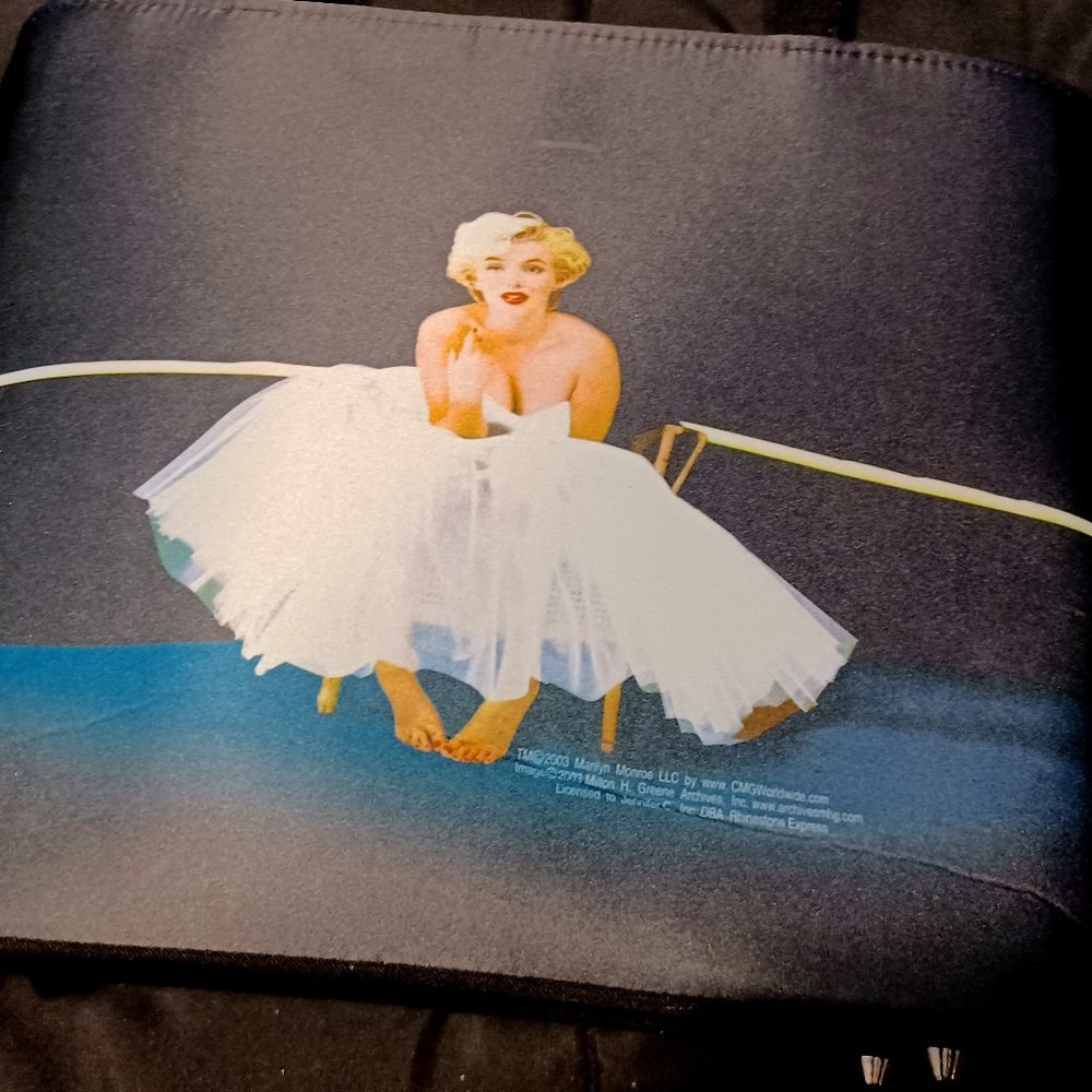 Marilyn Monroe Black Purse Handbag w Matching Coin Purse NWT